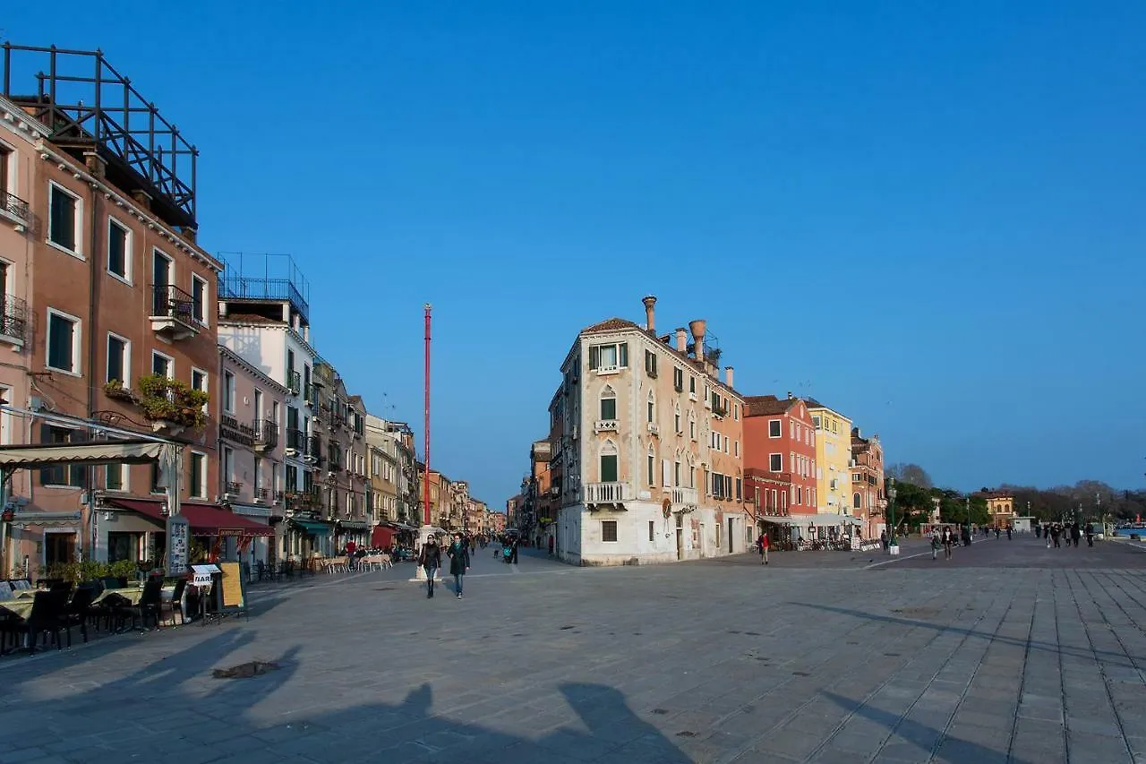 Ferienwohnung Biennale Ca Dario Venedig Apartment